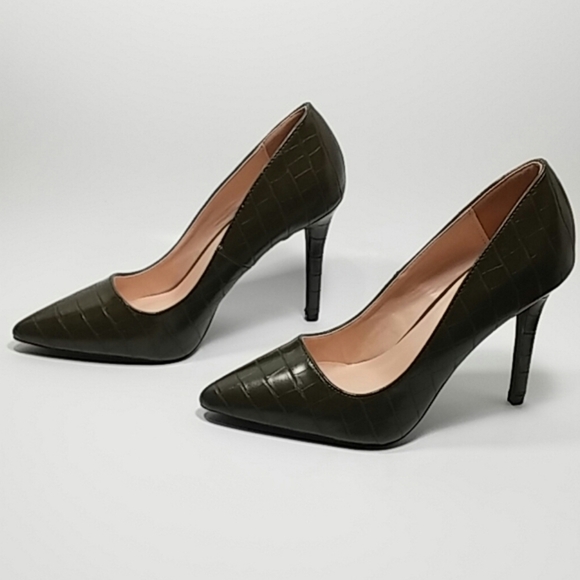 Khaki Pump Crocodile Print Faux Patent Leather by Qupid - Picture 6 of 8